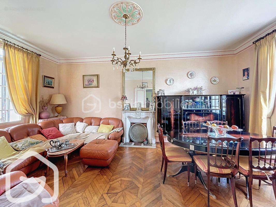 Maison à SAINT-ETIENNE-DU-ROUVRAY