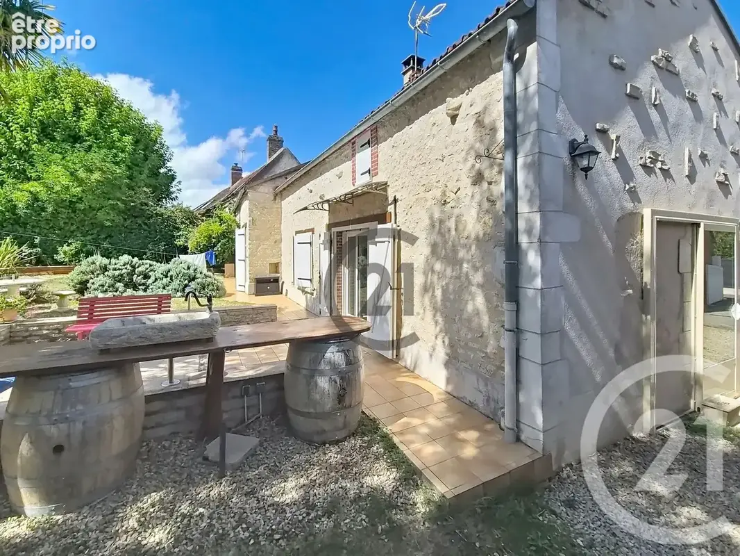 Maison à MONT-SAINT-SULPICE