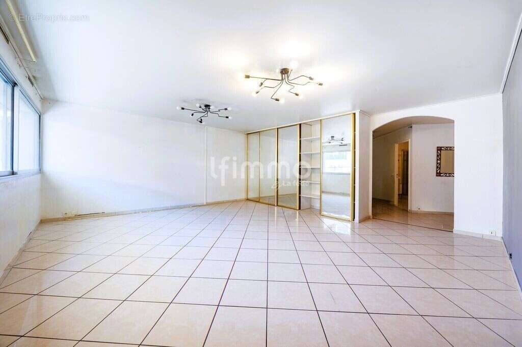 Marseille 6ème / Appartement 145m2 / 5 pièces - photo 2