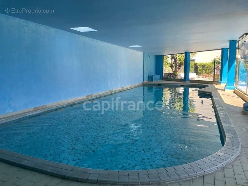 Cannes, 100m de la plage, piscine extérieure, intérieure, sauna, hammam, possibilité garage en sous-sol - photo 11