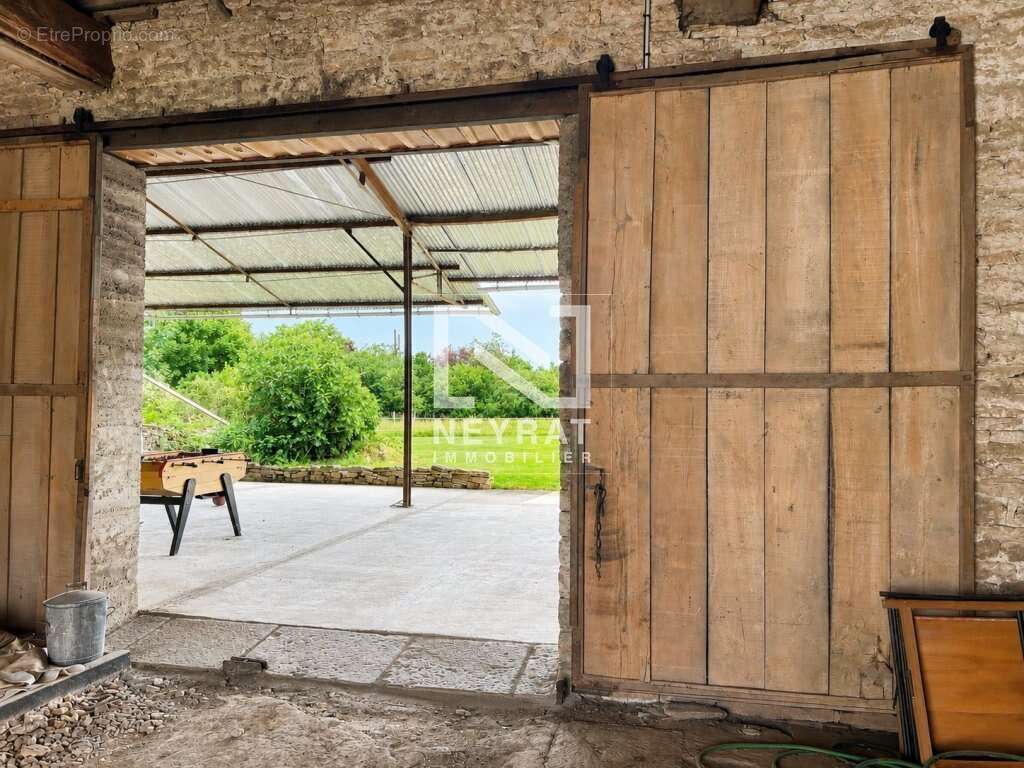 Propriété de charme rénovée avec prestations haut de gamme, grange remarquable et fort potentiel d'aménagement - photo 19