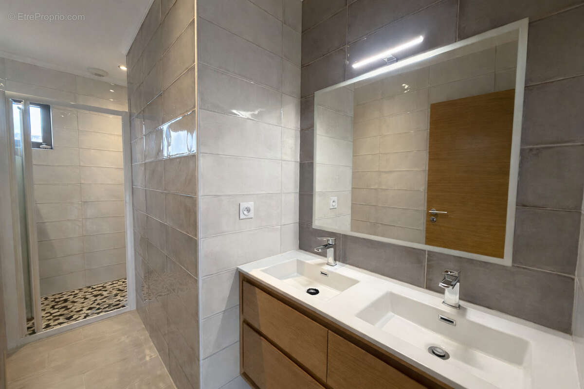 Maison à SAINT-LAURENT-DE-LA-SALANQUE