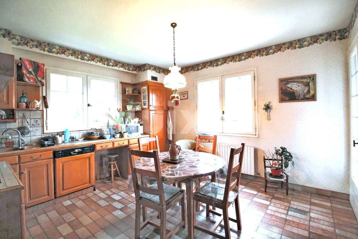 Maison à PUGNY-CHATENOD