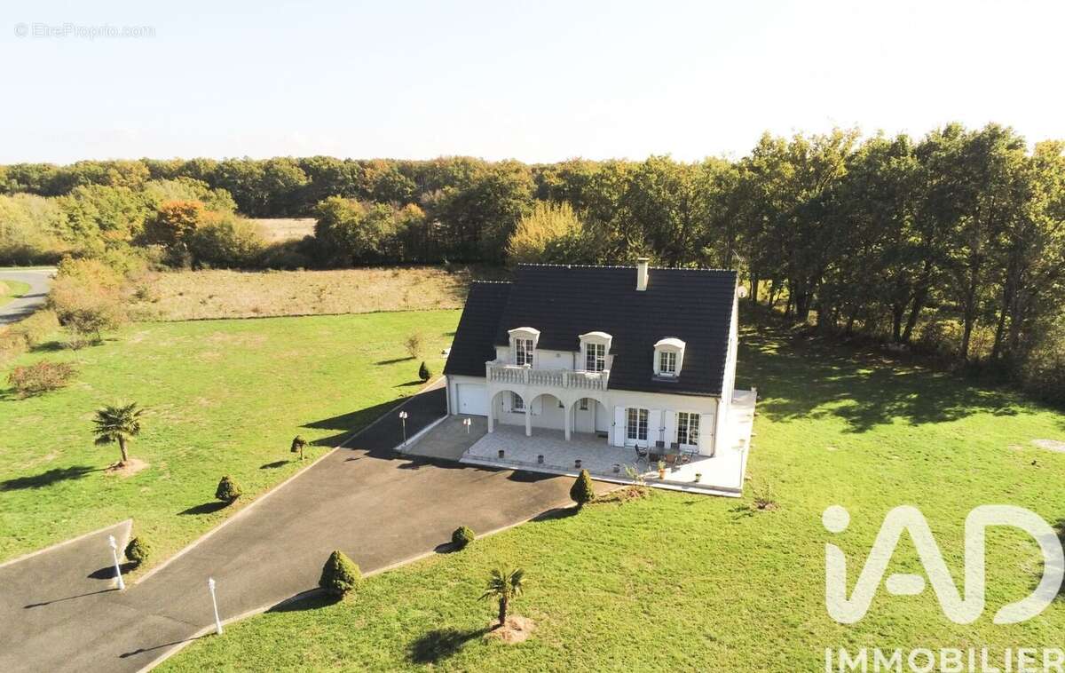 Photo 2 - Maison à LA CHAPELLE-HUGON