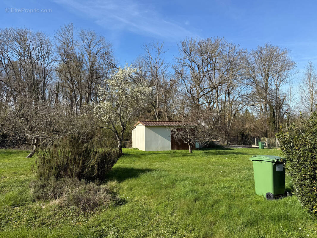 Terrain à VILLY-LE-MARECHAL