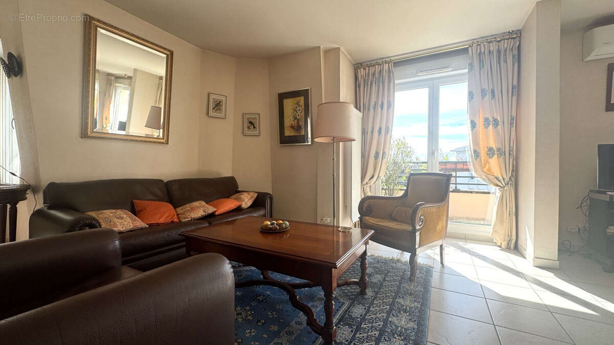 Appartement à CORBEIL-ESSONNES