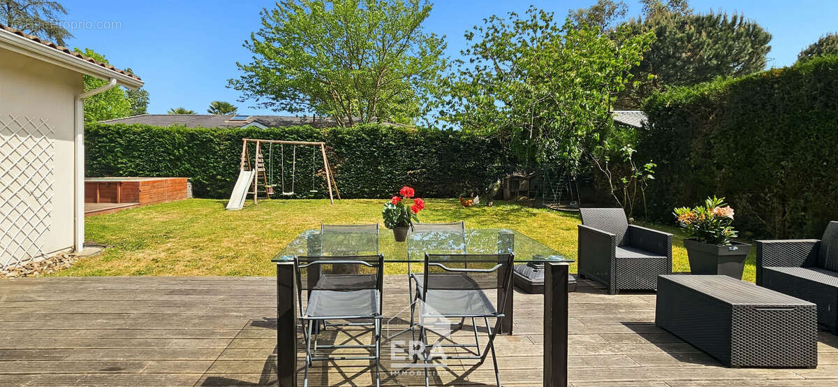 EYSINES 33320 - Maison familiale 200m²  5ch +  bureaux - 850 m² de parcelle - Calme - Garage, Jardin - photo 13