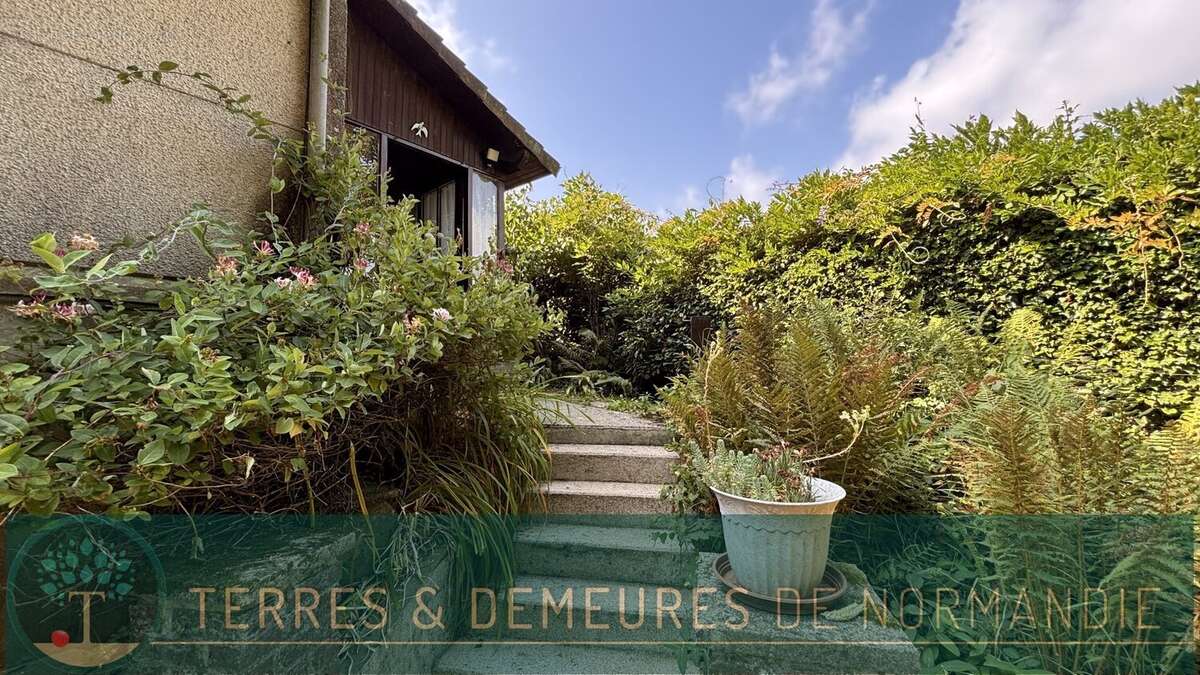 Maison d'environ 65m² avec deux chambres, implantée sur un terrain de 450 m², située sur la commune de Petit-Caux. - photo 8