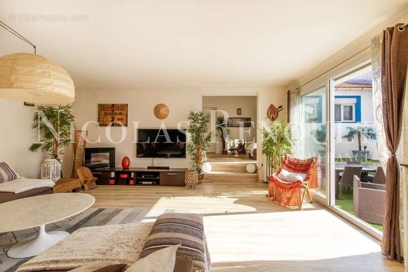 Appartement à COLOMBES