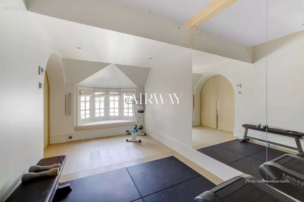 Appartement à PARIS-8E
