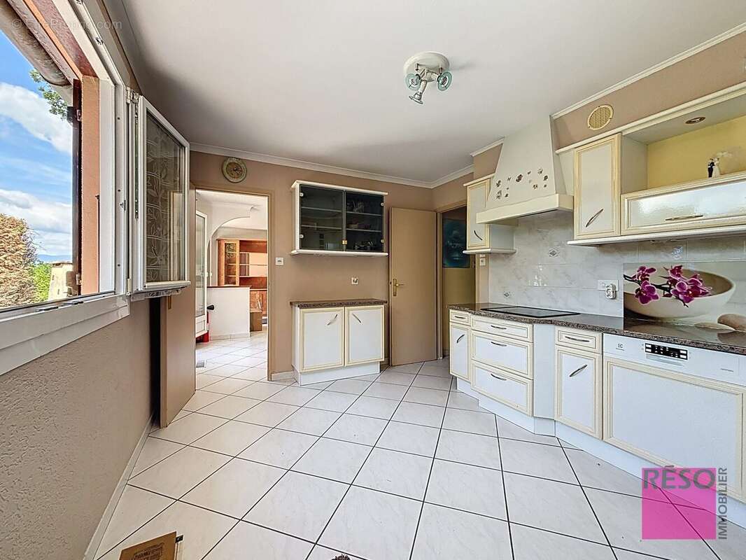 Maison à COLLONGES-SOUS-SALEVE