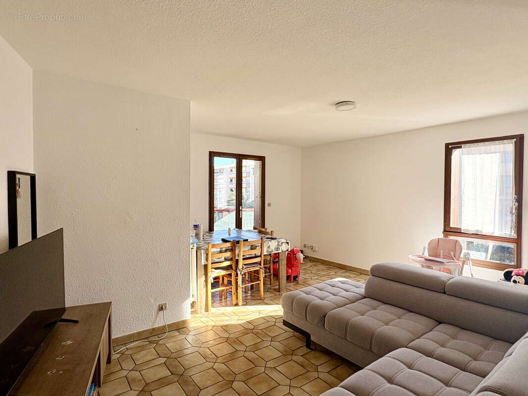 Investissement cle en main: appartement t3 renove avec parking et cave - boulevard kennedy - photo 3