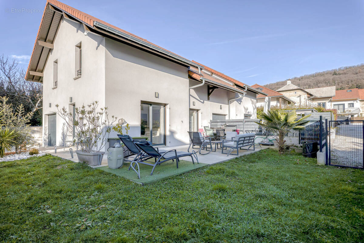 Maison à BRISON-SAINT-INNOCENT