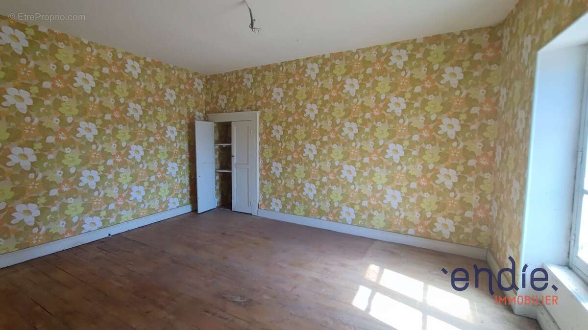 MOLLES Ensemble immobilier de 170m² à rénover - photo 13