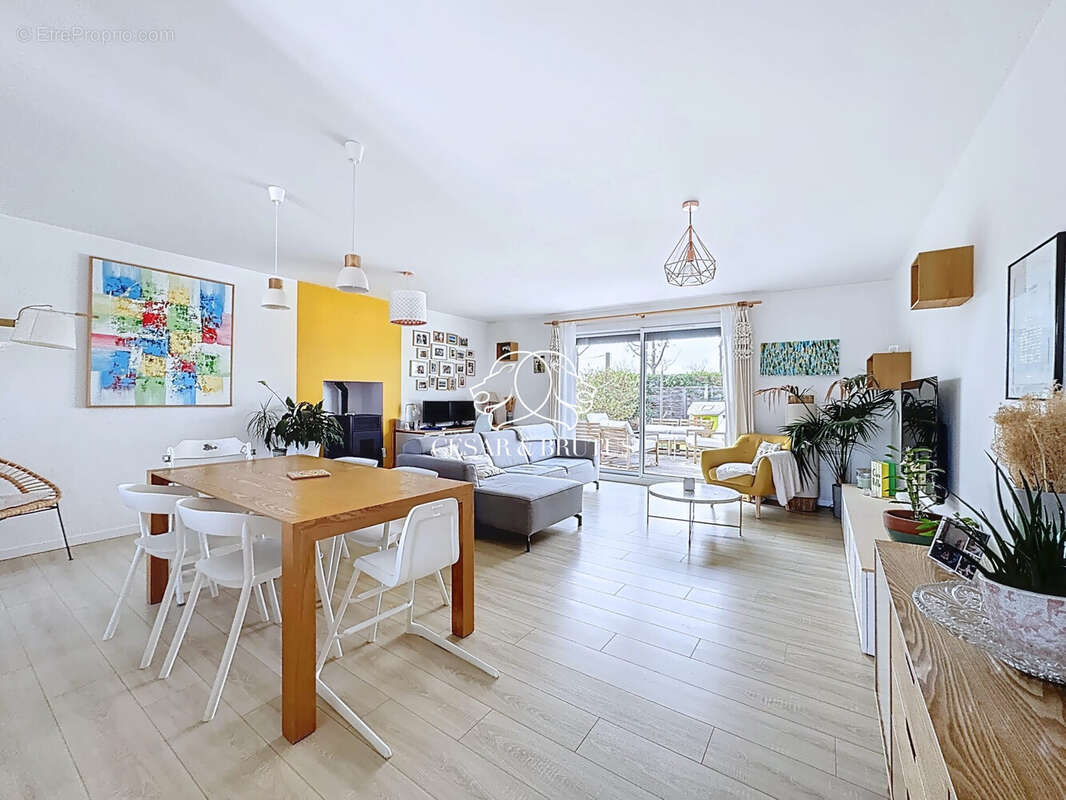 Salon - Maison à CHASSIEU