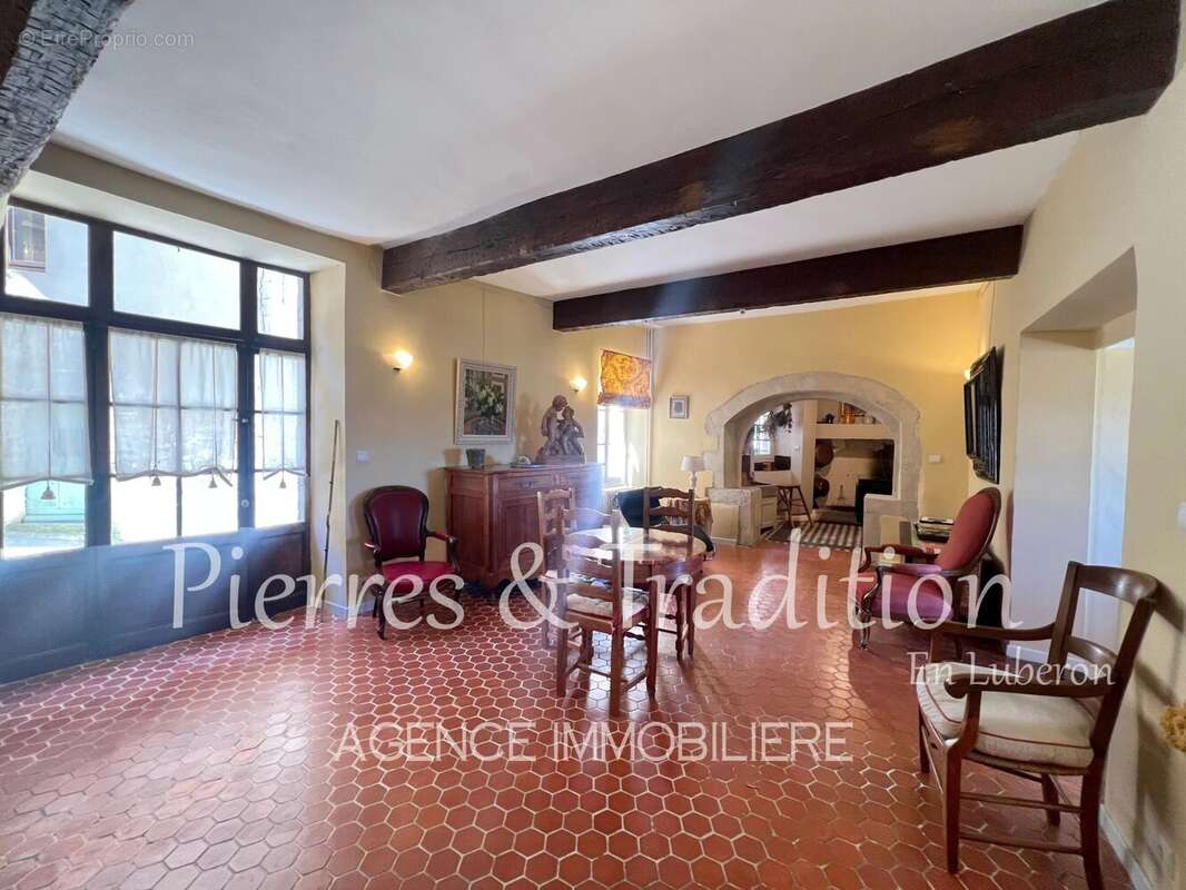 Simiane, authentique maison de village avec vue panoramique et grande cour - photo 6