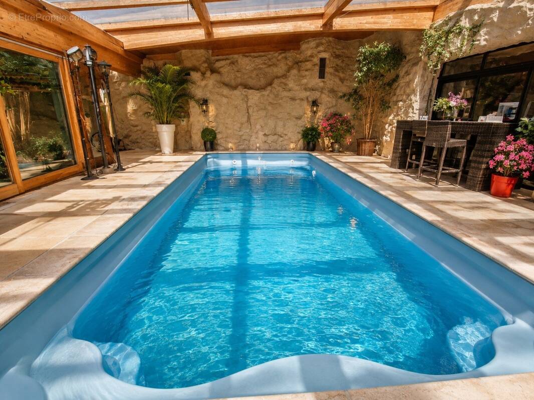 Maison à MIRECOURT