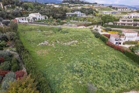 Terrain à ROQUEFORT-LES-PINS