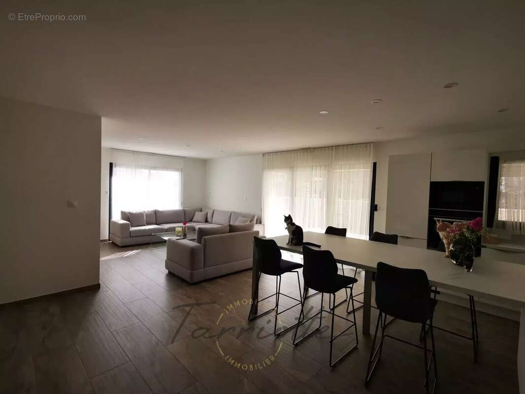 VILLA - 10374 - photo 2