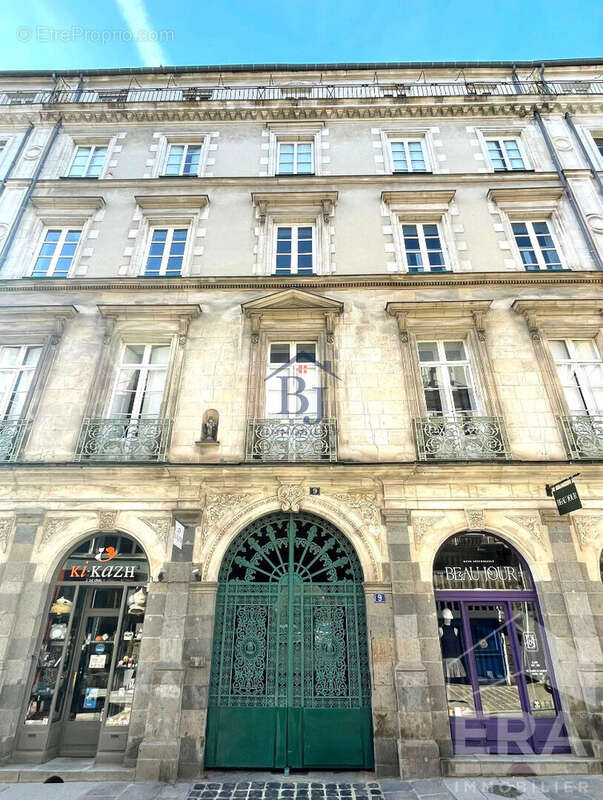 T3 rénové avec charme et luminosité - Centre historique - photo 8
