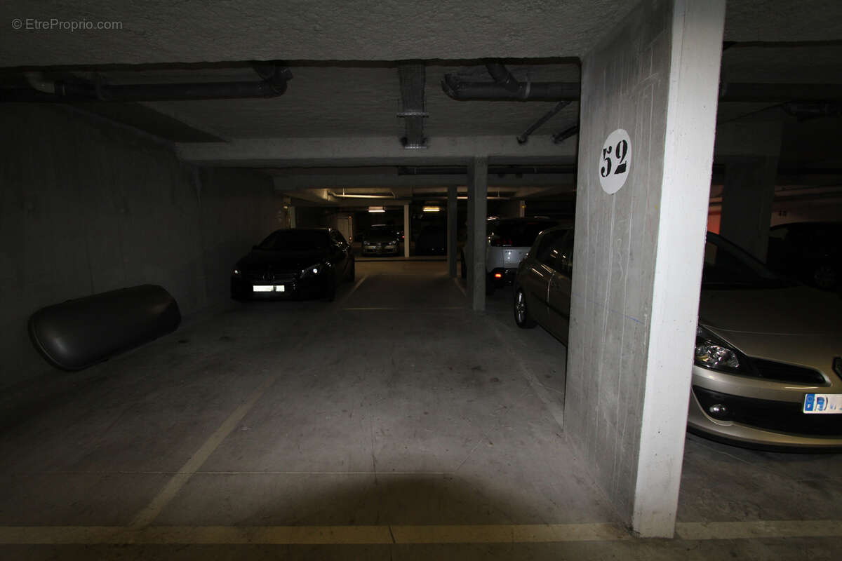 Parking à RUEIL-MALMAISON