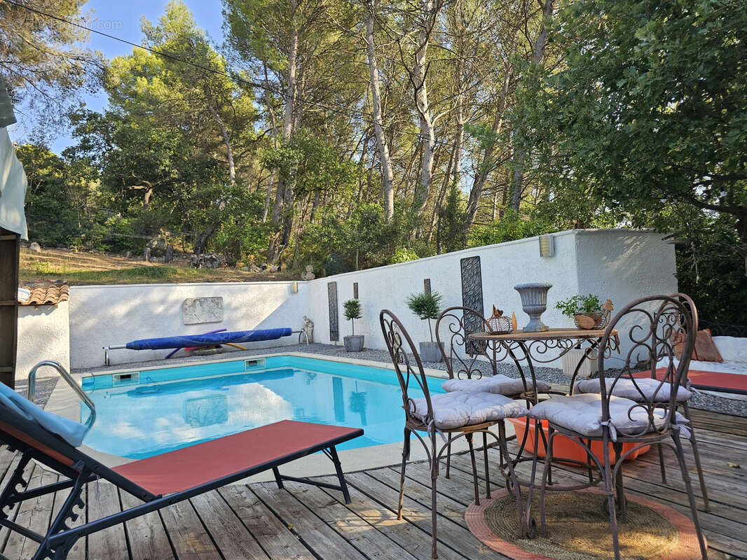 MAISON T4 DE PLAIN PIED sur 1195 M2 terrain et piscine - photo 2