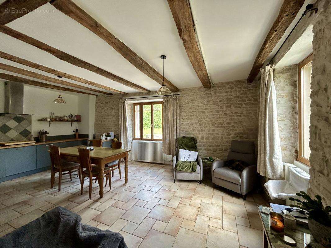 maison type longère 179m2 - terrain 1ha - garages et granges - photo 5