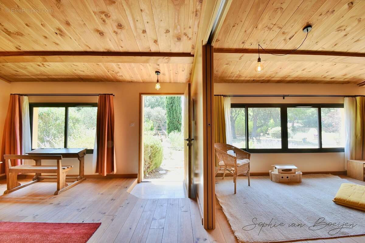 Maison à vendre 10 pièces EGUILLES (13), maison avec dépendances de 215 m², sur 3 230 m² avec piscine - photo 21