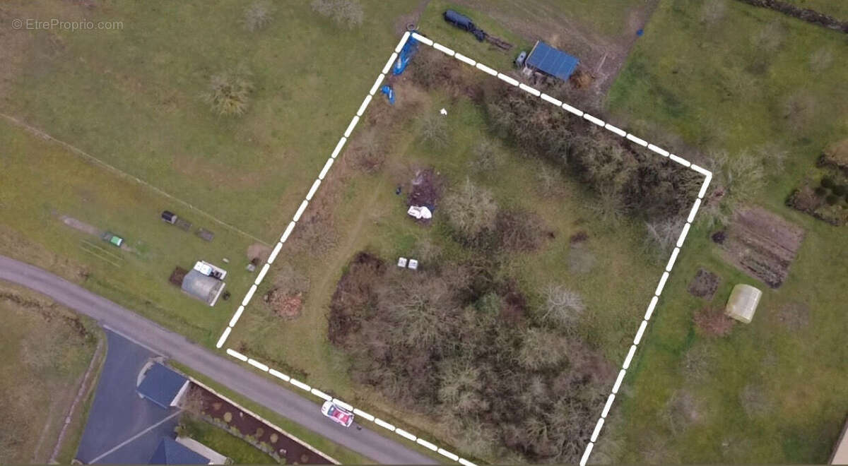 Terrain à DOMPTAIL