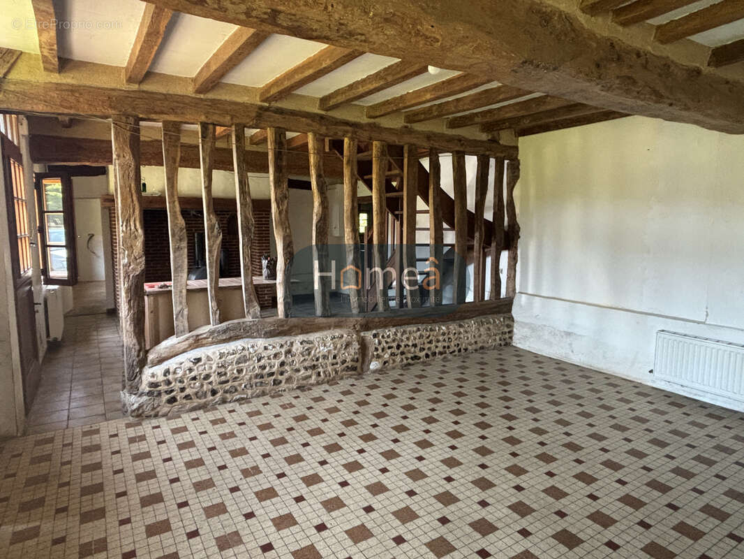 Ancien corps de ferme a fort potentiel - photo 3