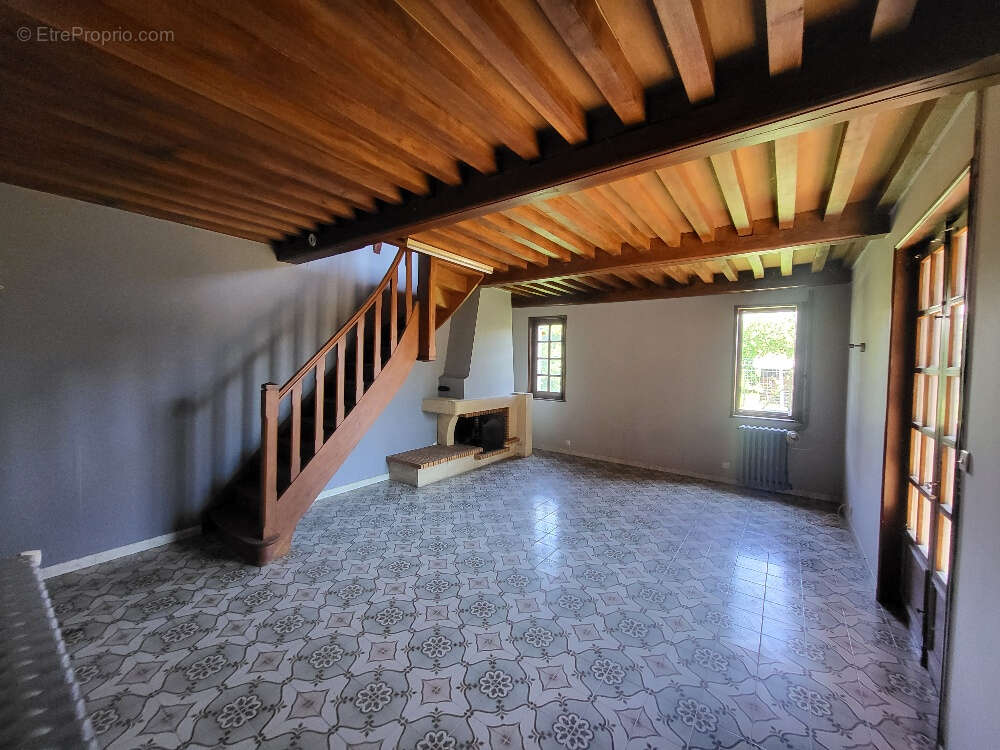 Maison à CRUZILLES-LES-MEPILLAT