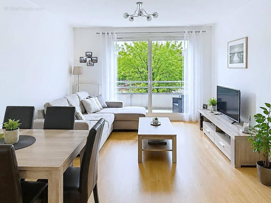 Appartement à LES PAVILLONS-SOUS-BOIS
