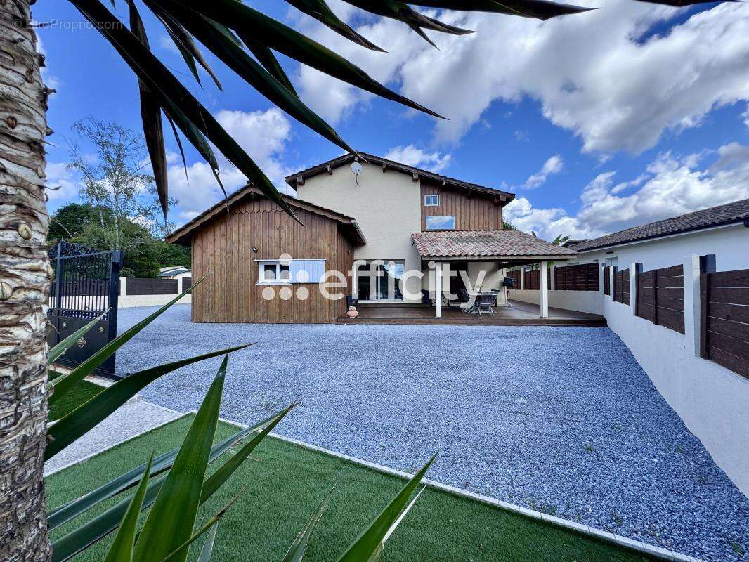 Maison à SALLES