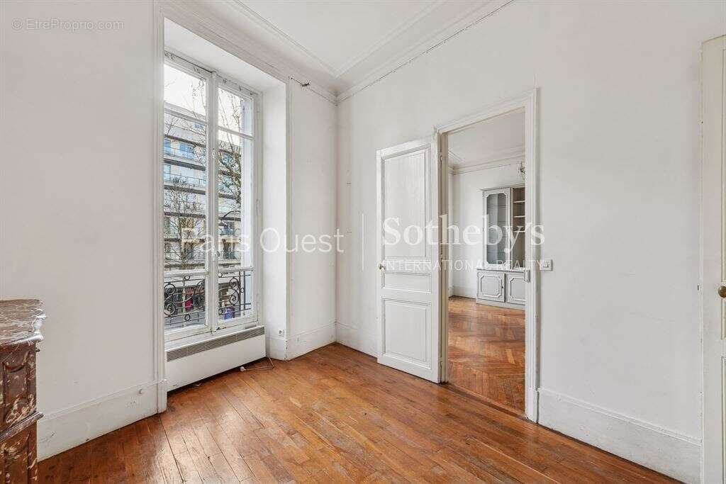 Appartement à NEUILLY-SUR-SEINE