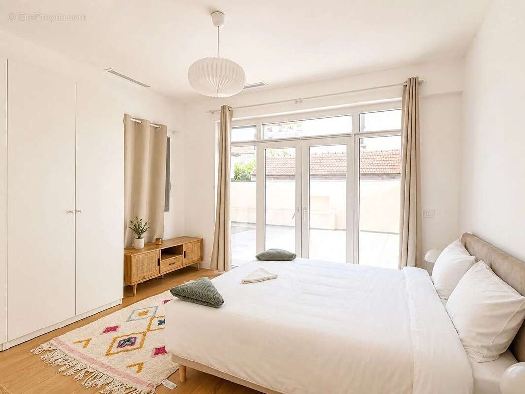 COLOMBES Les Vallées , maison de 112 m² hab +  terrasse de 35 m² et patio central - photo 6