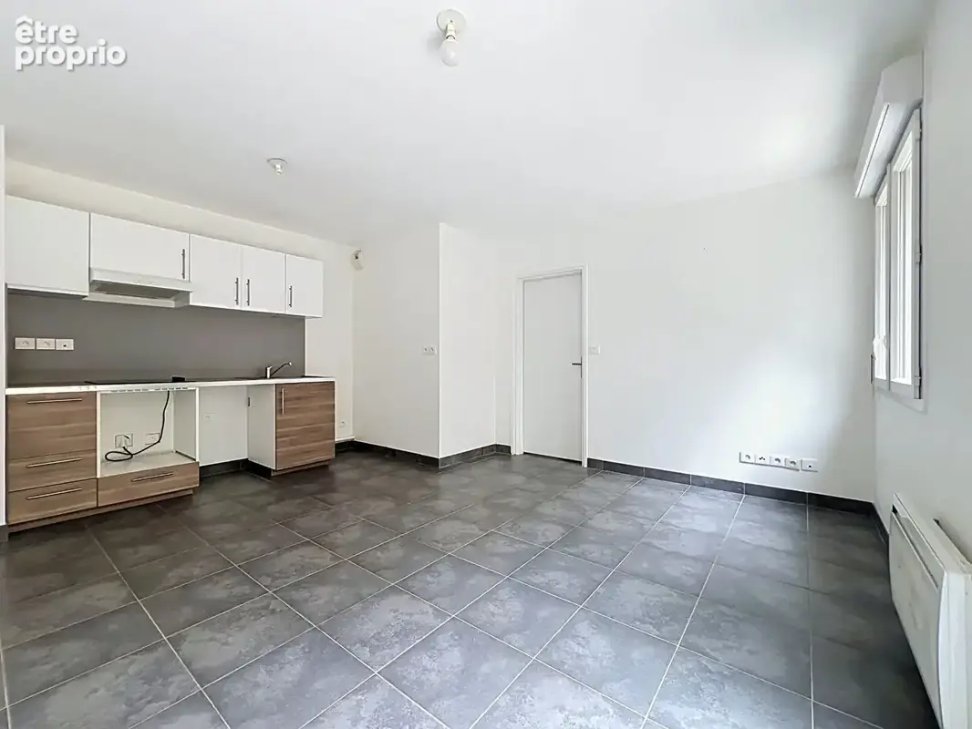 T2 en rez-de-jardin avec terrasse, jardin & double box - les camoins - photo 2