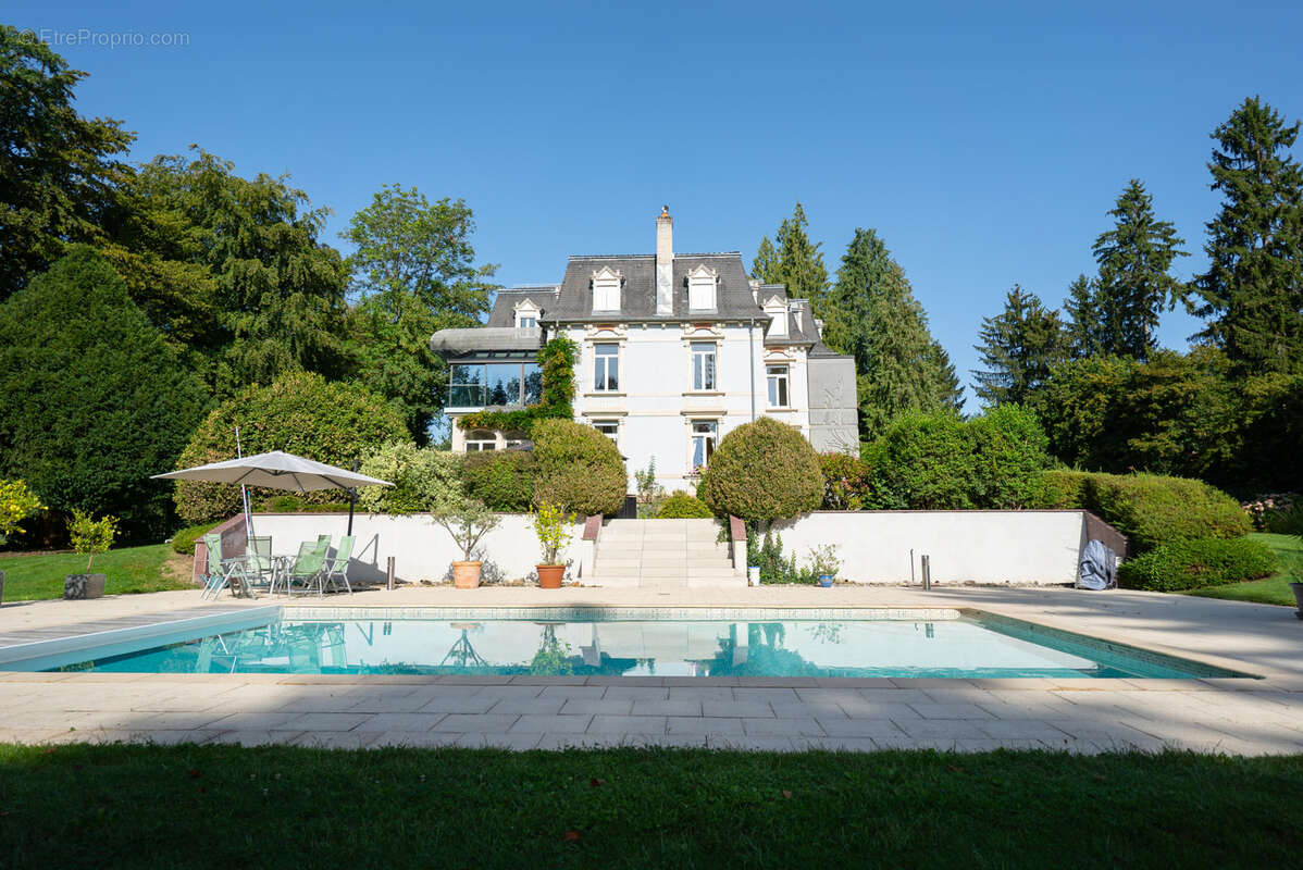 Maison à ROUGEMONT-LE-CHATEAU