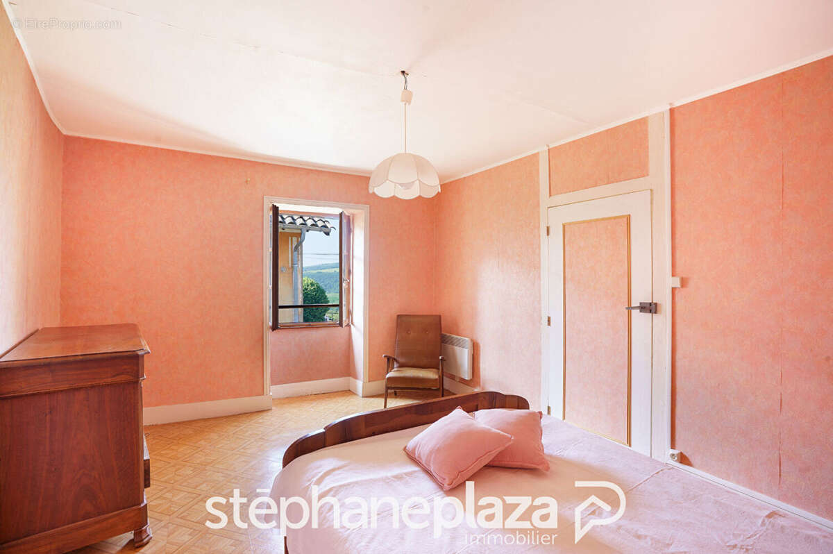 Maison à LA ROCHE-VINEUSE