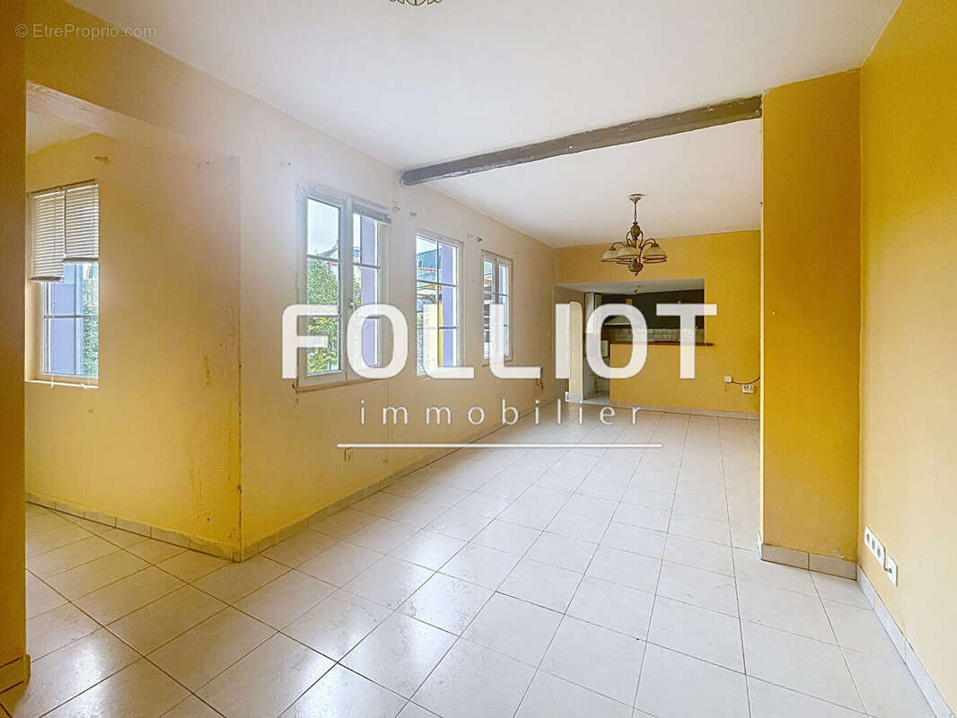 Maison à DONVILLE-LES-BAINS