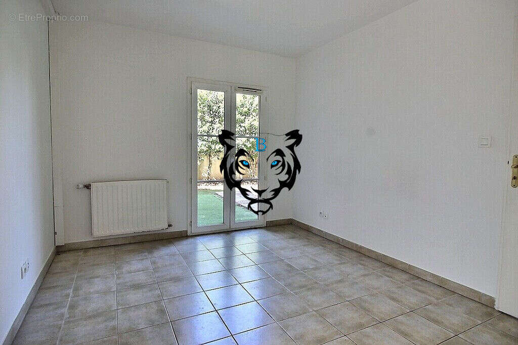 Appartement à ROQUEBRUNE-SUR-ARGENS