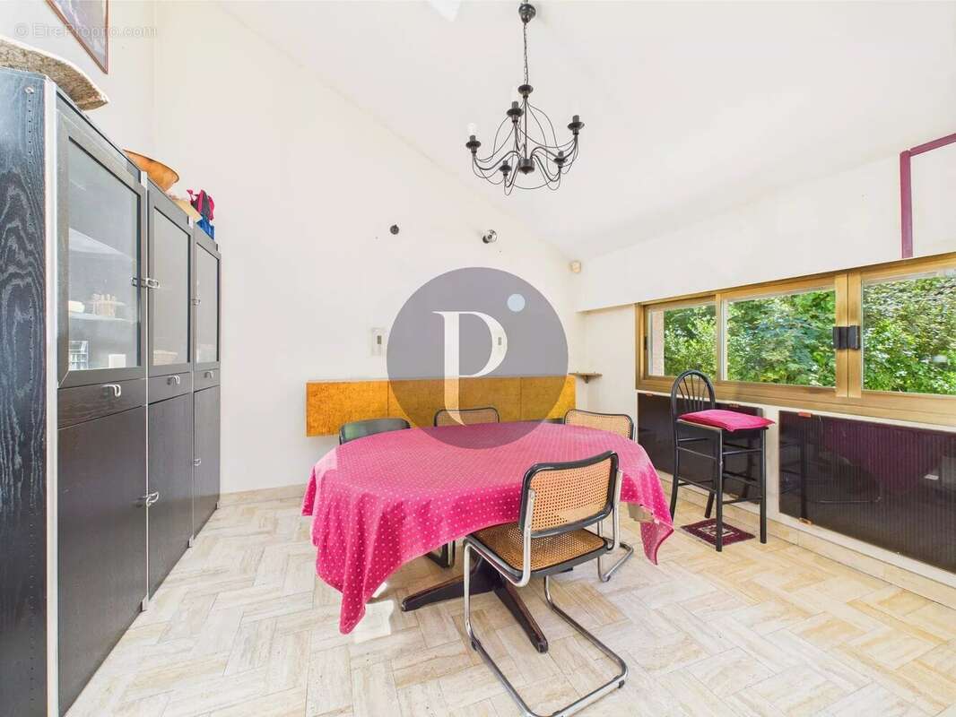 Maison à VERRIERES-LE-BUISSON