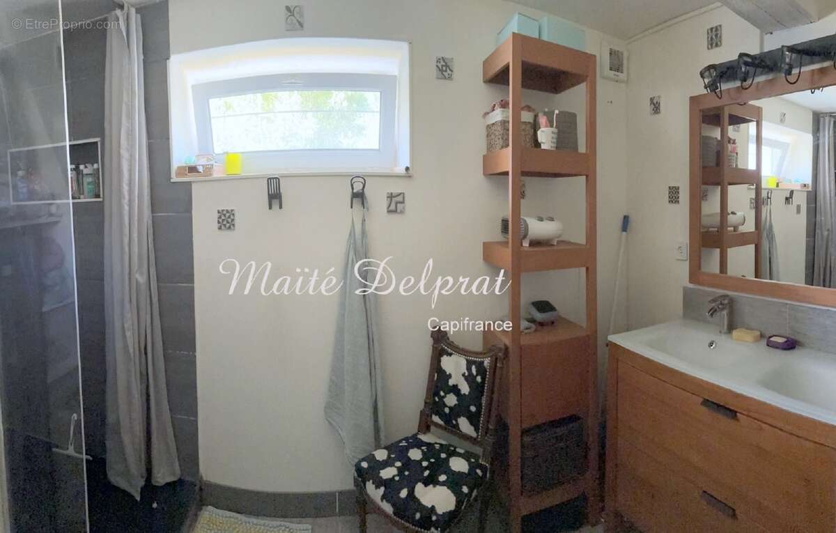 Maison individuelle sur 2 niveaux, avec salon cathédrale, 3 chambres,1 bureau et piscine, entièrement rénovée - photo 12