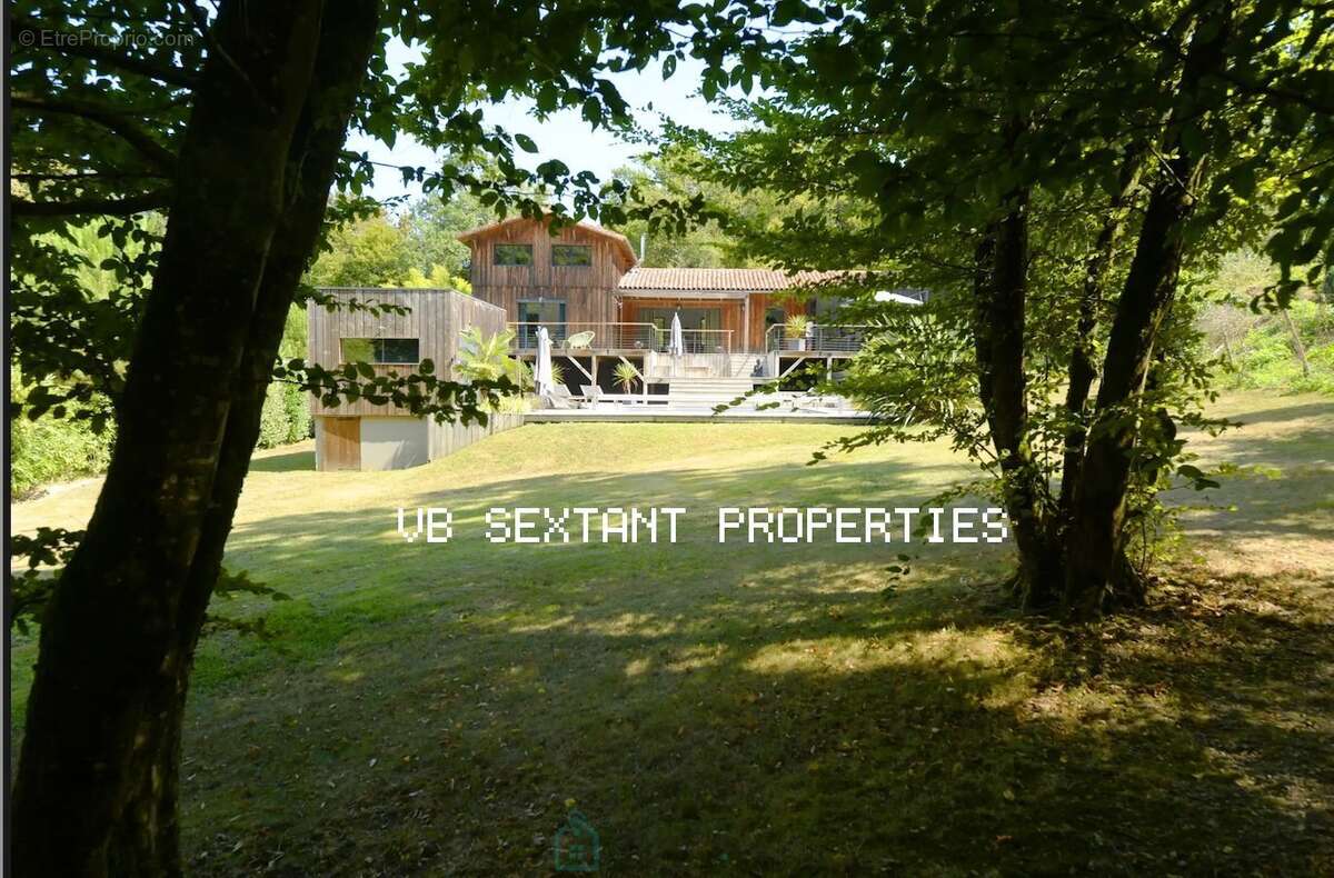 15 mn de Bordeaux, Latresne, magnifique maison de charme en bois avec  dépendance - photo 3
