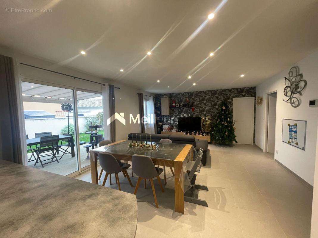 Maison à BEAUMONT-MONTEUX