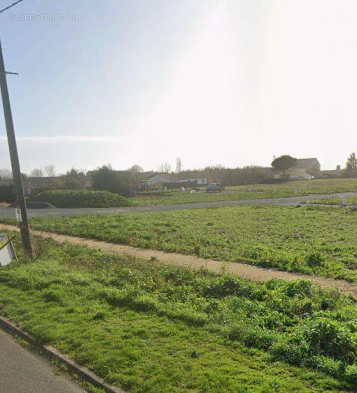 Terrain à LE THOU