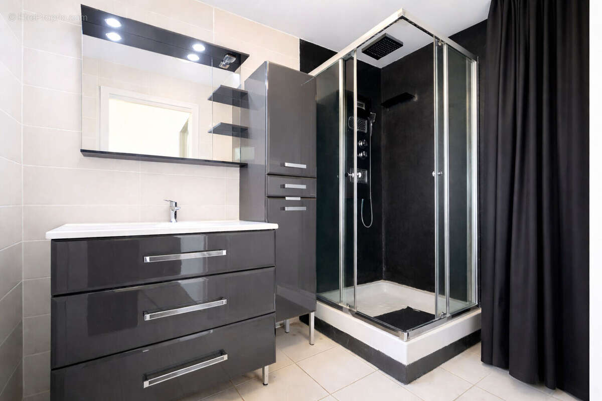 Appartement à EMERAINVILLE