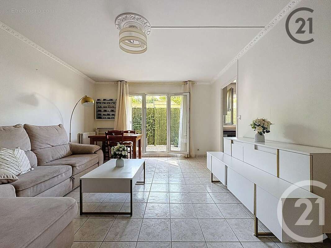 Appartement à COMBS-LA-VILLE