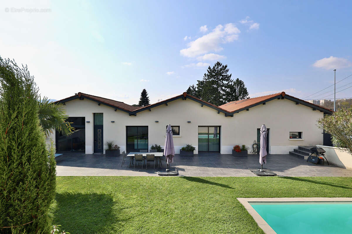 Maison à MONTANAY