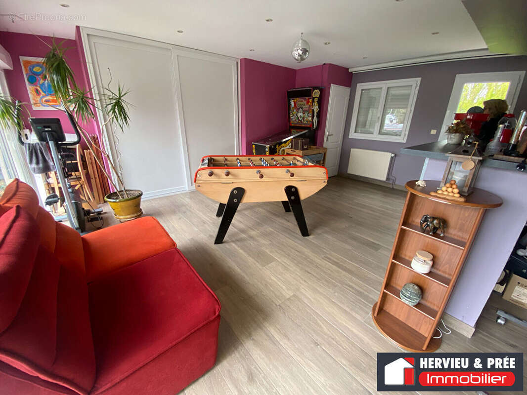 Maison familiale à vendre à Colomby Anguerny, proche de Caen et de la mer, avec 1 422 m² de terrain et 5 chambres - photo 4