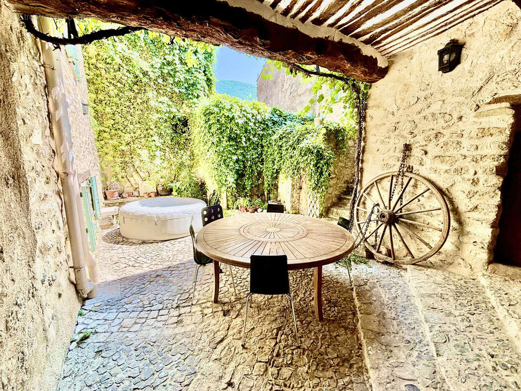 Maison de charme avec cour et terrasse + chambre d'hôte - photo 8